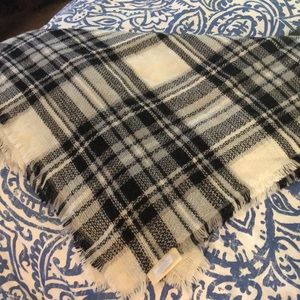 ModCloth Black/White Blanket Scarf